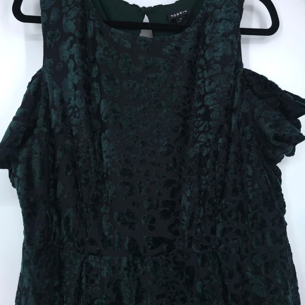 Torrid Green Velvet Burnout Cold Shoulder Skater Dress Size 2 - Picture 4 of 12